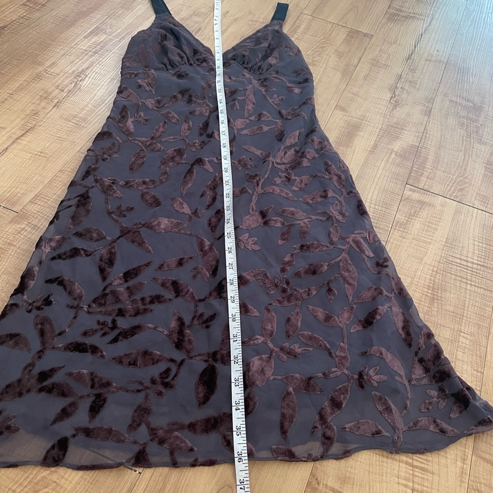 Elegant Brown Black Sheer Overlay Velvet Floral Dress - Picture 6 of 11